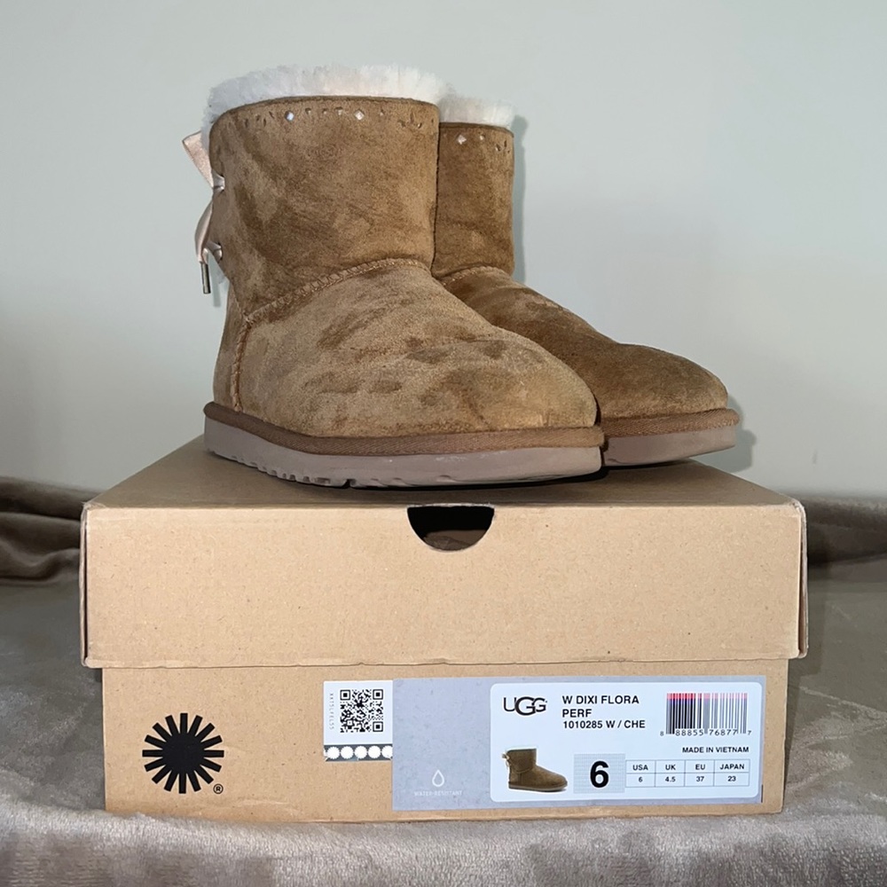 Youth Size 6, Chesnut Uggs “Dixi Flora” Style, Gently Used